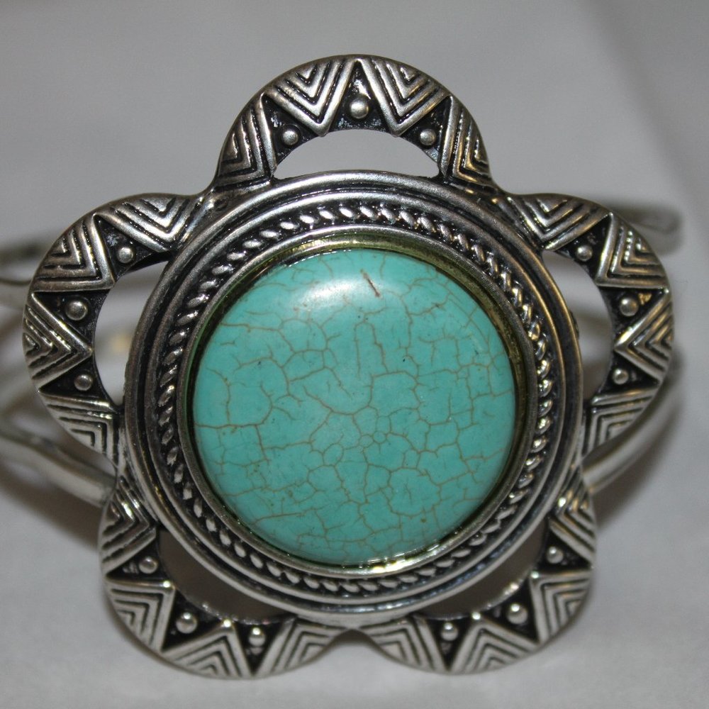Large Silver tone Flower Bracelet with a Large Turquioise Stone in the Middle